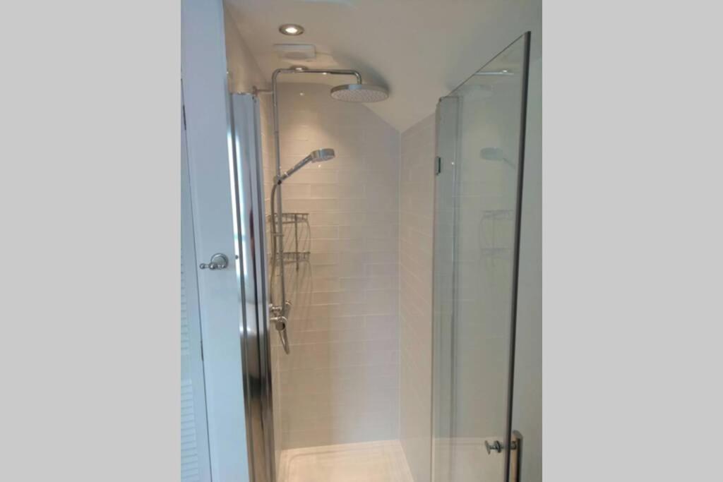 Luxury Townhouse In Town Centre, Views, River Walk, Free Parking Shrewsbury Eksteriør billede